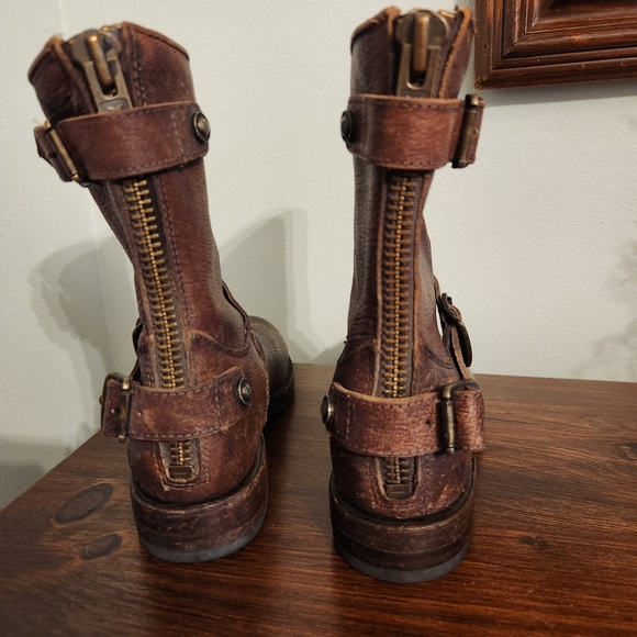 NWTB Frye Women's Veronica Short Distressed Boots Size 6 - Picture 8 of 17